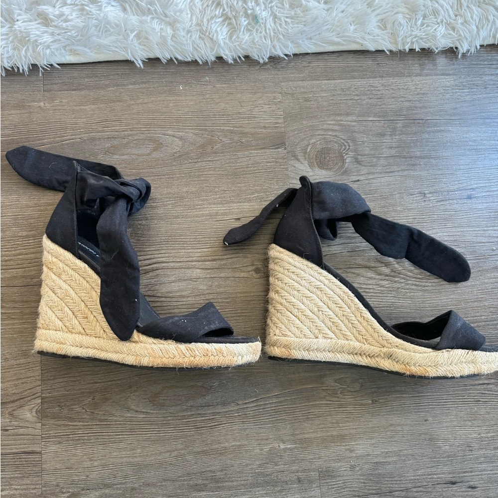 9.5 BLACK LACE AROUND ANKLE WEDGE